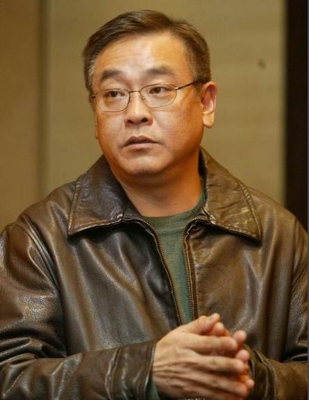尔冬升 肖像